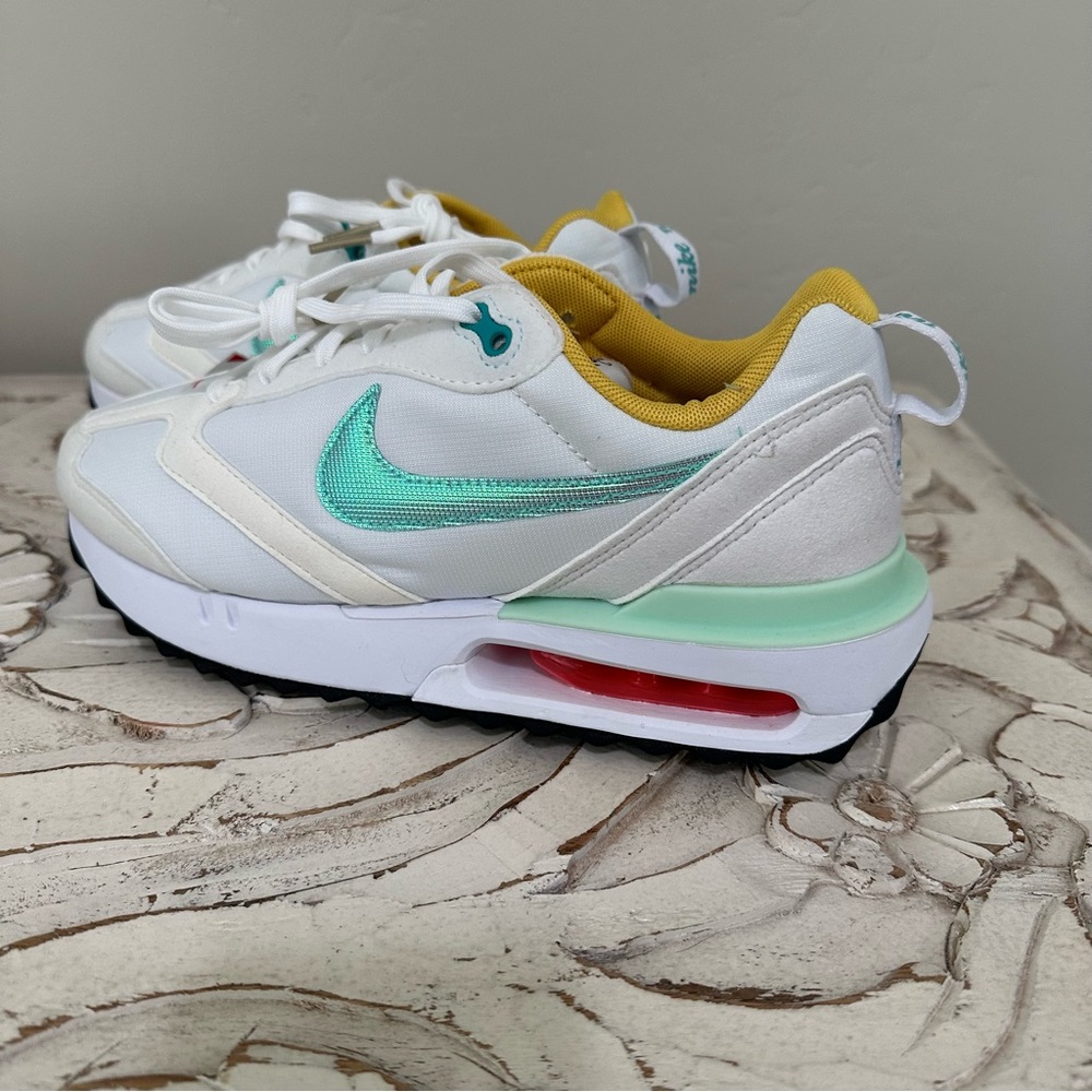 Nike Womens Air Max Dawn - Picture 5 of 7